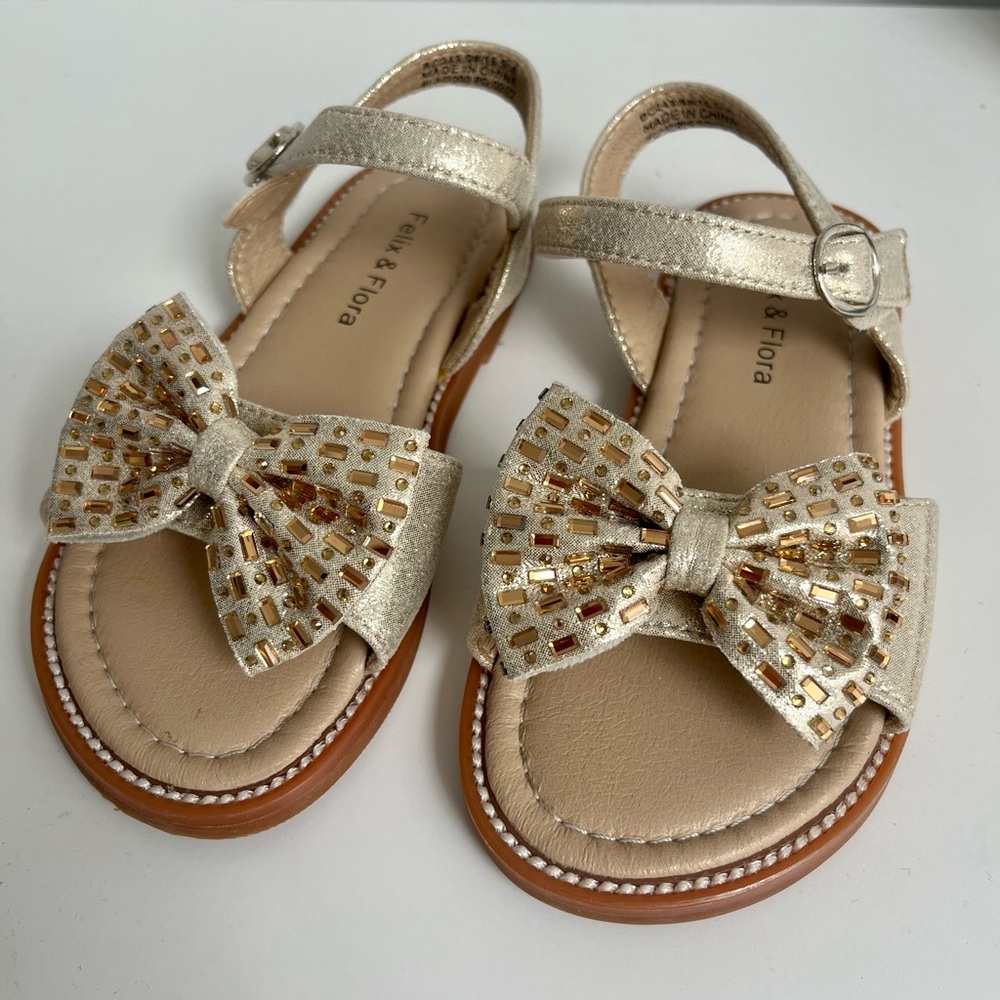 Girls dress shoes/sandals (Like New)